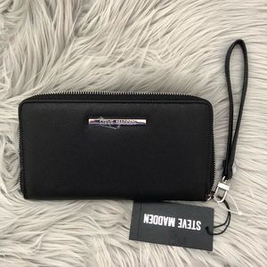 Steve Madden Black BZippy wallet wristlet